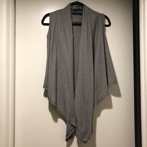 Striped Lightweight Vest - Picture 2 of 4